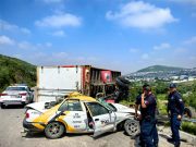 Autoridades atienden accidente de tránsito en el Corredor Turístico de La Montaña
