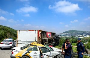 Autoridades atienden accidente de tránsito en el Corredor Turístico de La Montaña