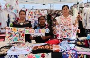 Hidalgo reconoce a 101 personas artesanas por obtener récord en la exposición de bordados y tejidos más grande del mundo