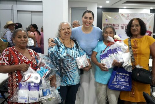 Reconocen aportación y experiencia de personas de la tercera edad en el CAAM de Huejutla