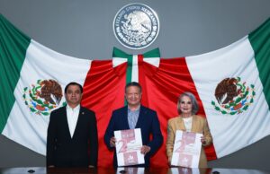 Menchaca Salazar respalda trabajo legislativo de Andrés Velázquez