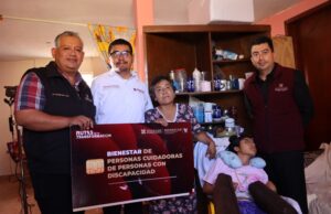 Entregan apoyos de 10 mil pesos casa por casa a personas cuidadoras en Hidalgo