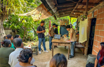 Alumnos de la Politécnica de Huejutla capacitan a productores de la Huasteca en apicultura y cítricos