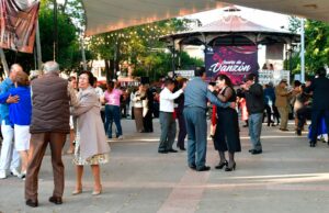 Gran encuentro masivo de danzón en Tulancingo
