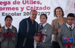Entrega IHE útiles, uniformes, calzado y libros a estudiantes de Tizayuca