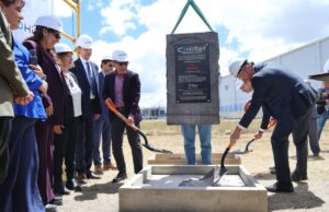 Colocan primera piedra de la empresa italiana Hi-Ref en Villa de Tezontepec