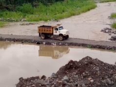 Se mantiene paso provisional sobre el río Claro en Tepehuacán de Guerrero