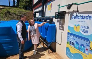 Estudiantes del CECyTEH crean sistema para aprovechar agua de lluvia en Omitlán