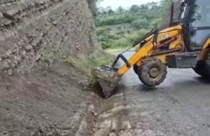 Rehabilita Sipdus caminos y tramos carreteros en siete municipios afectados por lluvias