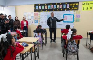 Entrega Natividad Castrejón edificio escolar de 12.9 mdp en Huichapan y visita universidad en Tecozautla