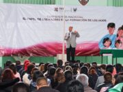 Encabeza Natividad Castrejón conferencia magistral sobre formación familiar y bienestar socioemocional en Mixquiahuala