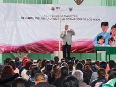 Encabeza Natividad Castrejón conferencia magistral sobre formación familiar y bienestar socioemocional en Mixquiahuala