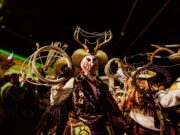Llegan los cuernudos de Calnali al 54.º Festival Internacional Cervantino con pasacalles tradicional