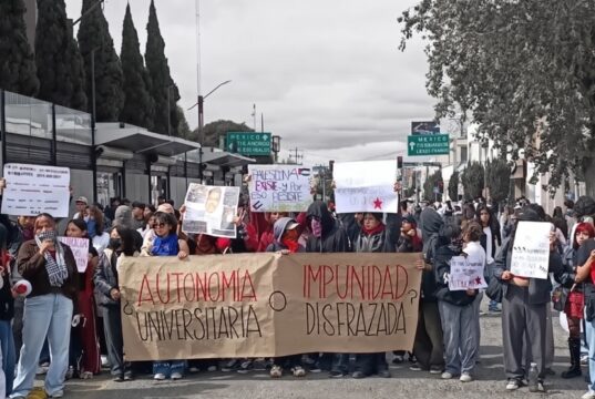 GERARDO SOSA Y LA DEFENSA DE LA AUTONOMÍA CON UNA COMUNIDAD UNIVERSITARIA ACARREADA Y AMENAZADA