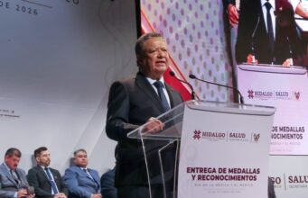 Reconoce Julio Menchaca la trayectoria y vocación del personal médico de Hidalgo